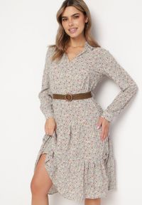 Born2be - Jasnoniebieska Sukienka Ampissa. Typ kołnierza: kołnierz z falbankami. Kolor: niebieski. Wzór: aplikacja, kwiaty, nadruk. Styl: klasyczny. Długość: midi #1