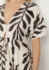 Born2be - Czarna Sukienka z Wiskozy Ozdobiona Liśćmi Erisola. Okazja: na co dzień. Typ kołnierza: dekolt w kształcie V. Kolor: czarny. Materiał: wiskoza. Wzór: aplikacja. Styl: elegancki, casual #4