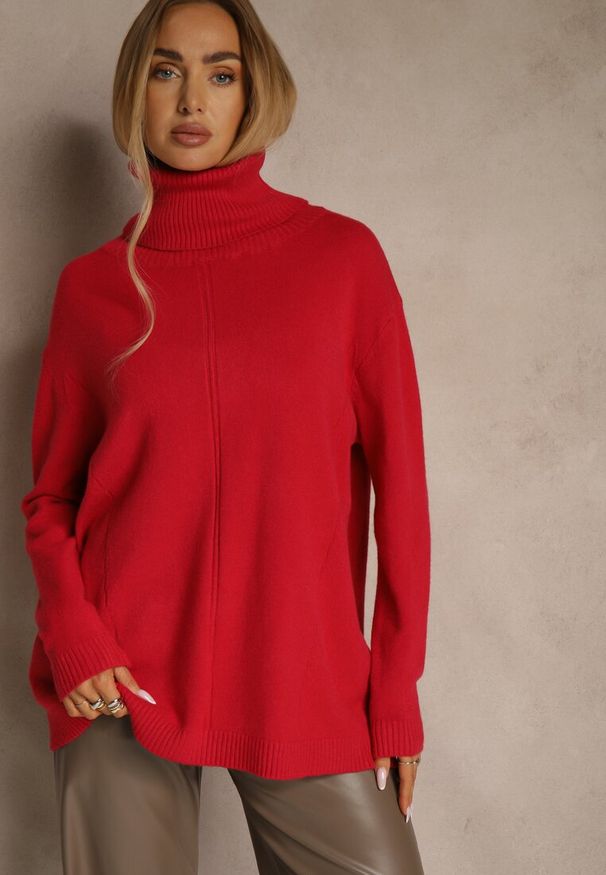 Renee - Czerwony Golf o Fasonie Klasycznego Swetra z Domieszką Kaszmiru Rorilaine. Okazja: na co dzień. Typ kołnierza: golf. Kolor: czerwony. Materiał: kaszmir. Długość rękawa: długi rękaw. Długość: długie. Wzór: aplikacja. Styl: klasyczny