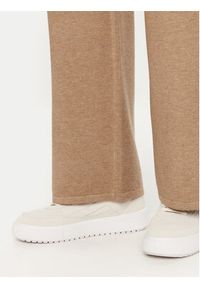 Replay - REPLAY Spodnie dresowe DK3303.000.G23372 Beżowy Regular Fit. Kolor: beżowy. Materiał: syntetyk #4