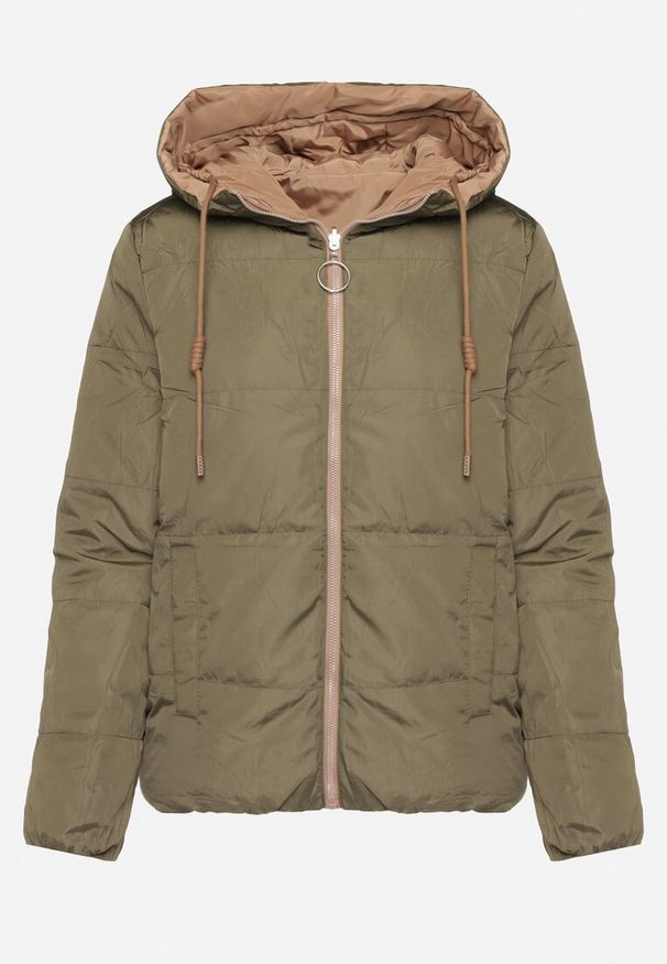 Born2be - Ciemnobeżowa Dwustronna Pikowana Kurtka z Kapturem Ściągana przy Rękawach Nevelas. Okazja: na spacer, na co dzień. Typ kołnierza: kaptur. Kolor: beżowy. Materiał: jeans. Wzór: aplikacja. Styl: casual, elegancki, sportowy