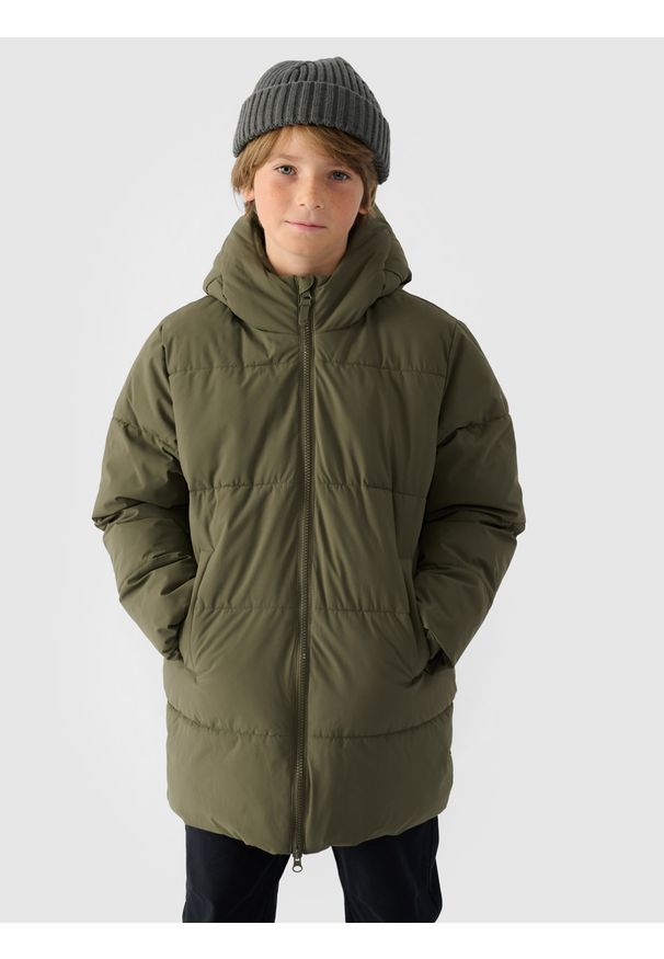 4f - 4F Płaszcz puchowy z wypełnieniem syntetycznym chłopięcy - khaki 134 (8-9 lat). Okazja: na co dzień. Typ kołnierza: kaptur. Kolor: oliwkowy, wielokolorowy, brązowy. Materiał: syntetyk, puch. Długość: do kolan. Wzór: gładki. Sezon: lato. Styl: klasyczny, casual, sportowy