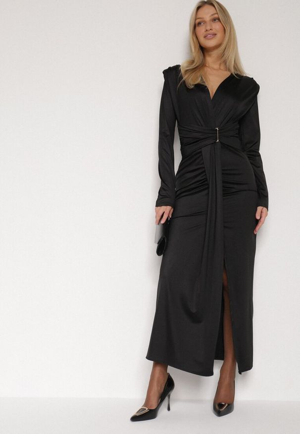 Born2be - Czarna Elegancka Sukienka z Trenem i Rozcięciem Atissa. Okazja: na imprezę. Kolor: czarny. Wzór: aplikacja. Styl: elegancki