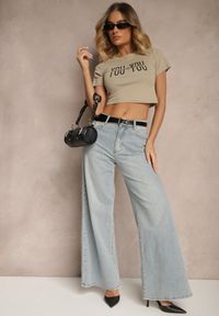 Renee - Ciemnobeżowy T-shirt z Bawełny Ozdobiony Łańcuchem i Napisem Olithel. Okazja: na co dzień. Kolor: beżowy. Materiał: bawełna. Wzór: napisy, aplikacja. Styl: casual #4