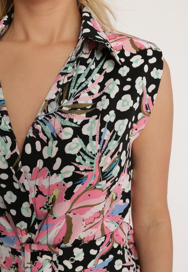 Born2be - Czarno-Różowa Sukienka Koszulowa w Kwiaty Zapinana na Guziki z Materiałowym Paskiem Himpia. Okazja: na spotkanie biznesowe. Typ kołnierza: kołnierzyk klasyczny. Kolor: czarny. Materiał: materiał. Wzór: kwiaty. Typ sukienki: koszulowe. Styl: klasyczny, biznesowy