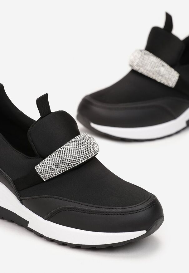 Born2be - Czarne Sneakersy na Koturnie z Paskiem z Cyrkonii Maesie. Zapięcie: pasek. Kolor: czarny. Wzór: aplikacja. Obcas: na koturnie