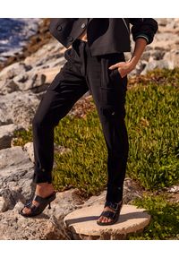 MOTIVE&MORE - Czarne spodnie Lupe. Kolor: czarny. Materiał: materiał, wiskoza