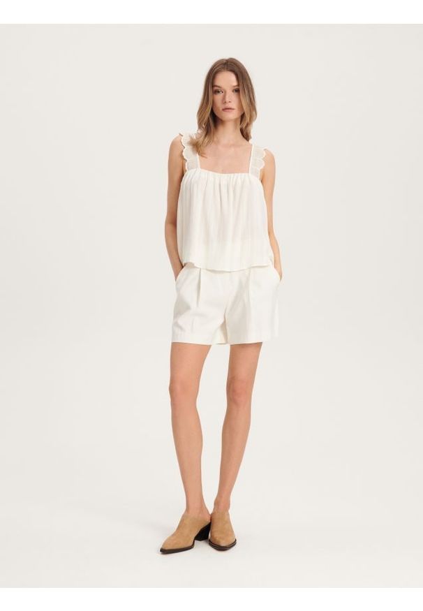 Reserved - Bluzka z wiskozy - złamana biel. Materiał: wiskoza. Długość: krótkie