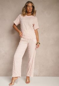 Renee - Różowy Casualowy Komplet z Szerokimi Spodniami i T-shirtem Devineva. Kolor: różowy. Materiał: tkanina