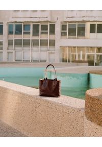 BALAGAN - Brązowa torebka SAL TOTE CROC. Kolor: brązowy. Materiał: zamsz #5