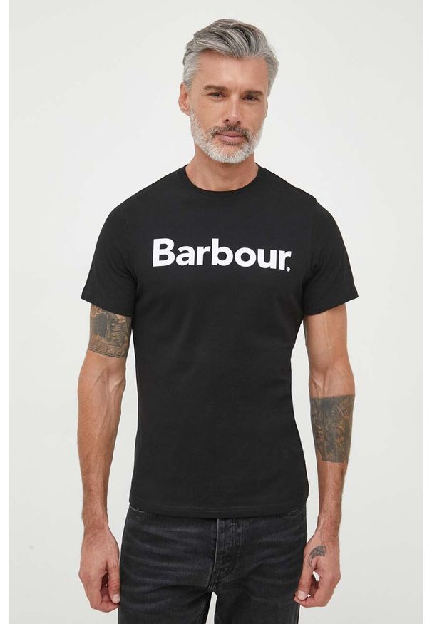 Barbour t-shirt bawełniany kolor czarny z nadrukiem. Kolor: czarny. Materiał: bawełna. Wzór: nadruk. Styl: klasyczny