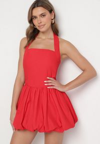 Born2be - Czerwona Bawełniana Sukienka Bombka z Ramiączkami Zapinanymi Przy Karku Relinor. Okazja: na co dzień. Typ kołnierza: dekolt kwadratowy. Kolor: czerwony. Materiał: bawełna. Długość rękawa: na ramiączkach. Typ sukienki: bombki. Styl: casual #3