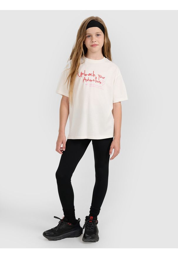 4f - 4F T-shirt regular z nadrukiem dziewczęcy - biały 128 (7-8 lat). Okazja: na co dzień. Kolor: biały. Materiał: jersey, bawełna, materiał. Długość rękawa: krótki rękaw. Długość: krótkie. Wzór: nadruk. Sezon: lato. Styl: sportowy, młodzieżowy, klasyczny, casual