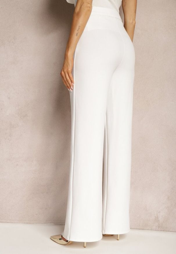 Renee - Białe Eleganckie Spodnie High Waist o Szerokim Kroju z Wiskozą i Rozcięciami Yurlea. Okazja: do pracy, na spotkanie biznesowe. Stan: podwyższony. Kolor: biały. Materiał: wiskoza. Styl: elegancki
