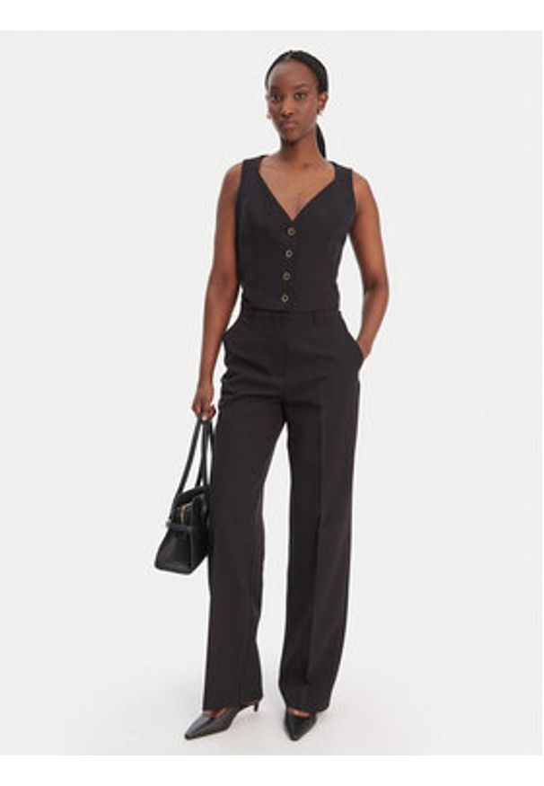 Guess Spodnie materiałowe W6RB02 WH9Y2 Czarny Regular Fit. Kolor: czarny. Materiał: syntetyk