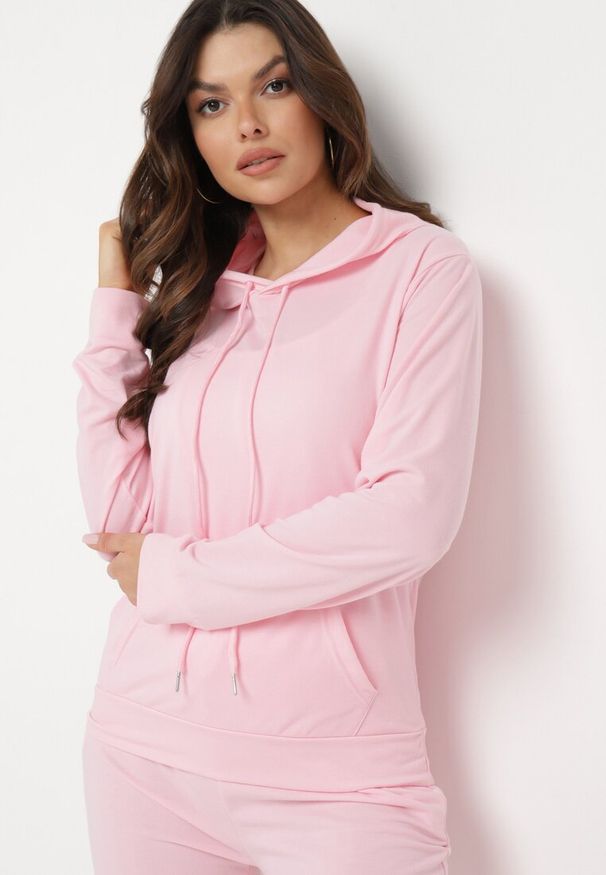 Born2be - Jasnoróżowy Komplet Dresowy Bluza Kangurka z Kapturem i Spodnie Joggery Triasa. Kolor: różowy. Materiał: dresówka