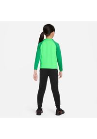 Dres treningowy chłopięcy Nike Academy. Kolor: czerwony, biały, wielokolorowy, czarny. Materiał: dresówka. Sport: piłka nożna
