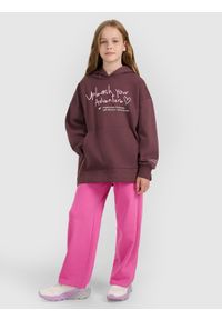4f - 4F Bluza dresowa oversize nierozpinana z kapturem dziewczęca - brązowa 128 (7-8 lat). Okazja: na co dzień. Typ kołnierza: kaptur. Kolor: brązowy. Materiał: dresówka. Długość rękawa: raglanowy rękaw. Wzór: gładki, nadruk, ze splotem. Sezon: lato. Styl: casual, sportowy #2