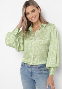 Born2be - Zielona Koszula w Drobne Kwiatki z Bufiastymi Rękawami Serafine. Typ kołnierza: kołnierzyk klasyczny. Kolor: zielony. Materiał: jeans. Długość rękawa: długi rękaw. Długość: długie. Wzór: kwiaty. Styl: klasyczny