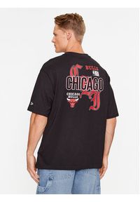 New Era T-Shirt Chicago Bulls Team Graphic 60416331 Czarny Regular Fit. Kolor: czarny. Materiał: bawełna