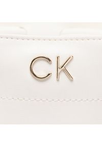 Calvin Klein Jeans Torebka Re-Lock Drawstring Bag Mini K60K610450 Biały. Kolor: biały. Materiał: skórzane #4