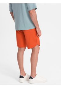 Ombre Clothing - Męskie szorty dresowe z zaokrągloną nogawką - pomarańczowe V5 OM-SRSK-0105 - XXL. Kolor: pomarańczowy. Materiał: dresówka. Wzór: ze splotem. Styl: sportowy