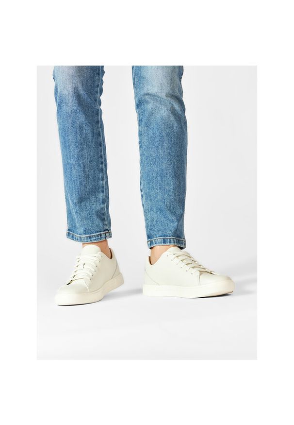 Sneakersy Clarks. Kolor: biały