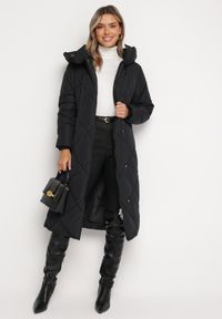 Born2be - Czarna Kurtka z Geometrycznym Pikowaniem Johnatta. Kolor: czarny. Wzór: geometria #5