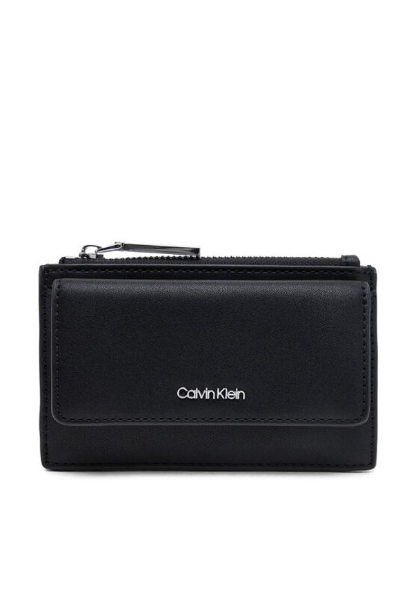 Calvin Klein Duży Portfel Damski Ck Must Zip Flap Cardholder K60K612941 Czarny. Kolor: czarny. Materiał: skóra