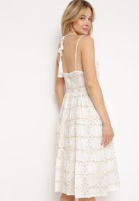 Born2be - Beżowa Sukienka Kiolla. Okazja: na co dzień. Typ kołnierza: dekolt w serek. Kolor: beżowy. Wzór: aplikacja. Typ sukienki: proste. Materiał: materiał, jeans. Długość rękawa: krótki rękaw. Sezon: jesień, lato. Styl: boho, casual, elegancki #2