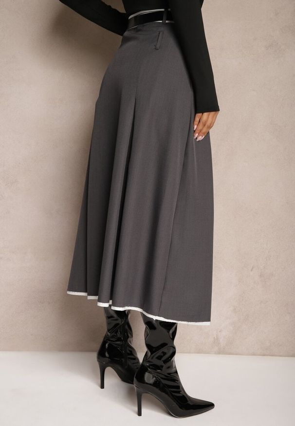 Renee - Szara Spódnica High Waist z Plisami Wykończona Imitacją Kieszeni i Paskiem Evilenes. Okazja: na spotkanie biznesowe, do pracy. Stan: podwyższony. Kolor: szary. Styl: biznesowy, elegancki