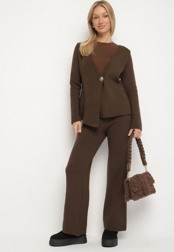 Born2be - Brązowy Komplet Dzianinowy z Wiskozą Asymetryczny Kardigan i Spodnie Unallea. Kolor: brązowy. Materiał: wiskoza, dzianina