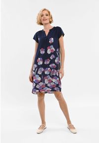 Volcano - Sukienka w kwiaty G-JUNE. Okazja: na co dzień. Kolor: niebieski. Materiał: skóra, wiskoza, materiał. Długość rękawa: krótki rękaw. Wzór: kwiaty. Sezon: wiosna, lato. Typ sukienki: proste. Styl: klasyczny, casual. Długość: midi #1