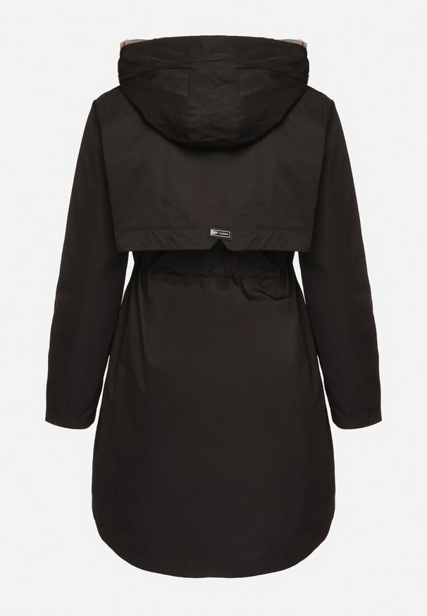 Born2be - Czarna Kurtka Taliowana Daiellea. Okazja: na spacer, na co dzień. Kolekcja: plus size. Kolor: czarny. Materiał: jeans. Styl: elegancki, casual