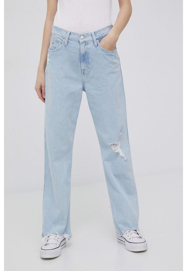 Tommy Jeans jeansy BETSY BF7013 DW0DW12359.PPYY damskie medium waist. Kolor: niebieski