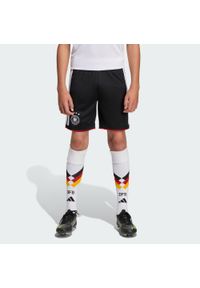 Adidas - Dziecięce spodenki podstawowe Niemcy 26. Kolor: czarny, czerwony, biały, wielokolorowy. Styl: sportowy #1