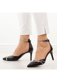 Czarne lico skórzane Polskie szpilki damskie Prestige 2258. Zapięcie: pasek. Kolor: czarny. Materiał: skóra. Wzór: aplikacja. Sezon: wiosna, jesień, lato. Obcas: na szpilce. Styl: elegancki, klasyczny, wizytowy #1