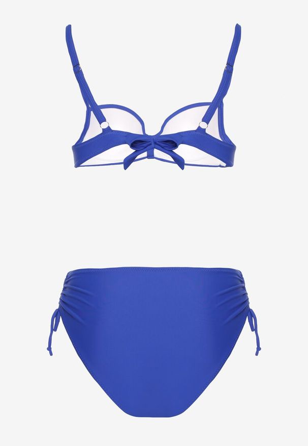 Renee - Niebieskie Bikini Majtki Typu Figi i Biustonosz z Metalicznymi Ozdobami Kinasara. Kolor: niebieski. Wzór: aplikacja