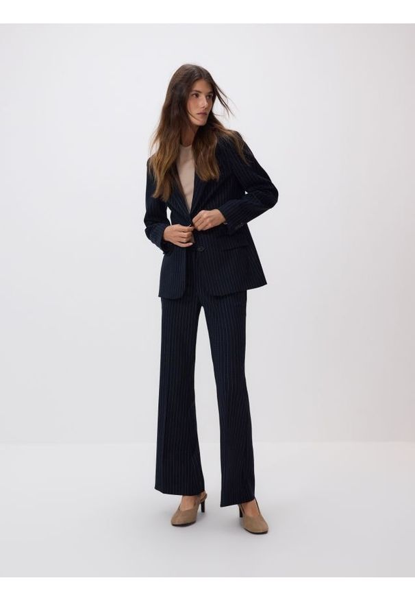 Reserved - Jednorzędowa marynarka z wiskozą - granatowy. Kolor: niebieski. Materiał: wiskoza