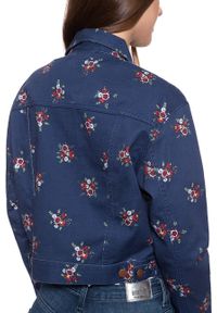 Wrangler - DAMSKA KURTKA JEANSOWA WRANGLER RETRO CROP JACKET BLUE DEPTHS W417WSXJY 112128796. Materiał: jeans. Styl: retro #6