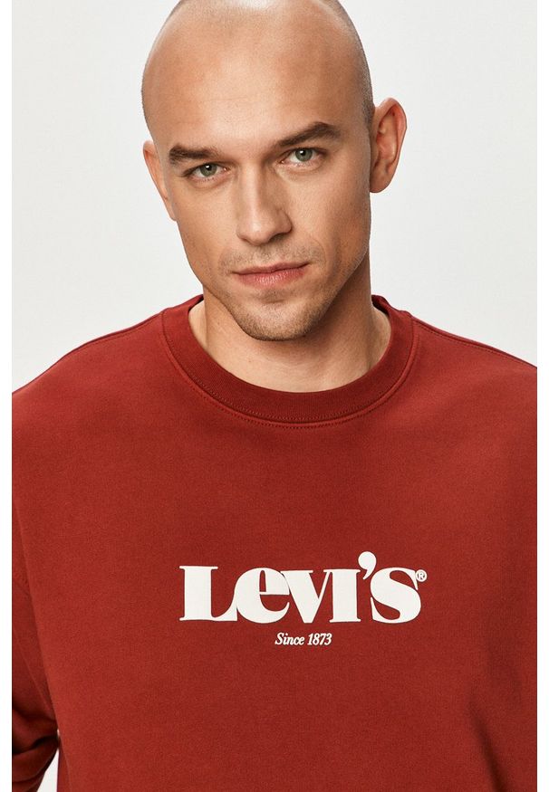 Levi's® - Levi's - Bluza bawełniana. Okazja: na spotkanie biznesowe, na co dzień. Kolor: czerwony. Materiał: bawełna. Wzór: nadruk. Styl: casual, biznesowy