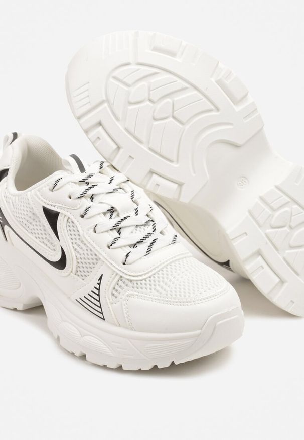 Born2be - Białe Sneakersy na Grubej Podeszwie z Siateczką Olirase. Okazja: na co dzień. Nosek buta: okrągły. Kolor: biały. Materiał: jeans. Wzór: aplikacja. Obcas: na obcasie. Wysokość obcasa: średni