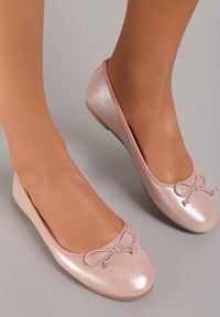 Renee - Różowe Balerinki Nospe. Nosek buta: okrągły. Zapięcie: bez zapięcia. Kolor: różowy. Szerokość cholewki: normalna. Wzór: aplikacja #1