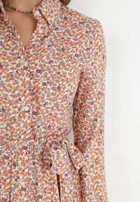 Born2be - Biało-Pomarańczowa Sukienka Nikiore. Okazja: na co dzień. Kolor: biały, pomarańczowy. Materiał: materiał. Długość rękawa: długi rękaw. Wzór: kwiaty. Typ sukienki: koszulowe. Styl: casual. Długość: maxi #5