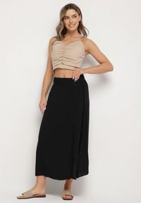 Born2be - Czarna Spódnica z Wiskozy o Rozkloszowanym Kroju Galinelle. Okazja: na co dzień. Kolor: czarny. Materiał: wiskoza. Styl: elegancki, casual