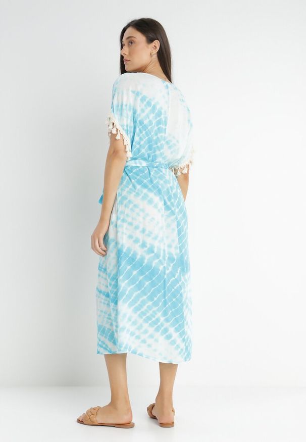 Born2be - Jasnoniebieska Sukienka z Paskiem Ismeira. Kolor: niebieski. Materiał: materiał. Wzór: ażurowy. Sezon: lato. Styl: boho. Długość: midi
