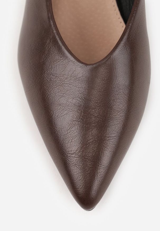 Renee - Ciemnobrązowe Czółenka Vices na Obcasie Typu Słupek ze Skórzaną Wkładką Rilomena. Okazja: na spotkanie biznesowe. Kolor: brązowy. Materiał: skóra. Obcas: na obcasie. Styl: klasyczny, biznesowy. Wysokość obcasa: średni