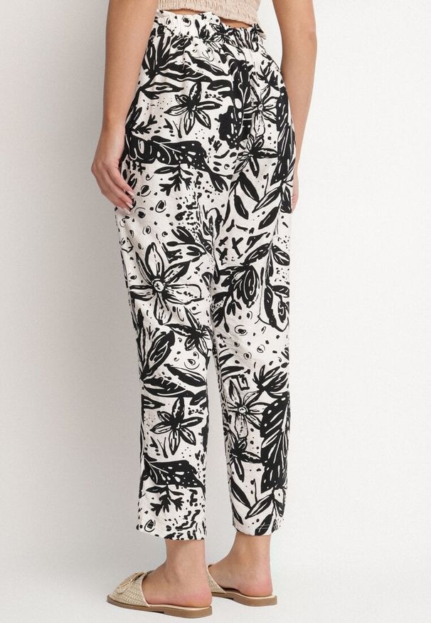 Born2be - Białe Szerokie Spodnie z Wiskozą i Wysokim Stanem w Kwiaty Asbia. Okazja: na co dzień. Stan: podwyższony. Kolor: biały. Materiał: wiskoza. Wzór: kwiaty. Sezon: wiosna. Styl: casual