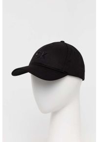 Calvin Klein czapka z daszkiem kolor czarny gładka. Kolor: czarny. Materiał: włókno, lyocell. Wzór: gładki