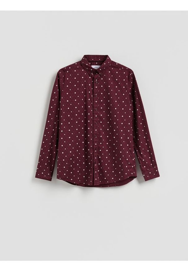 Reserved - Koszula slim fit w świąteczny wzór - bordowy. Kolor: czerwony. Materiał: tkanina, bawełna. Styl: wizytowy